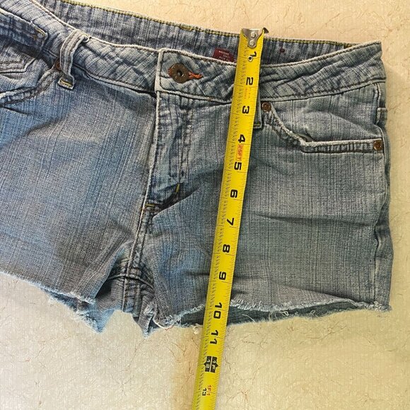 vtg 90's y2k Bongos Womens Denim Shorts W/ Frayed Hem Size 11 Light Wash Blue - Picture 6 of 9